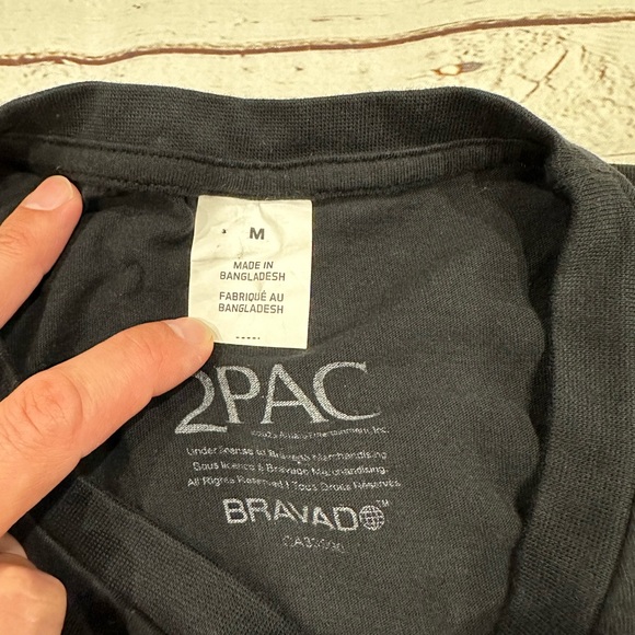 Woman’s medium 2pac tee shirt - Picture 2 of 2